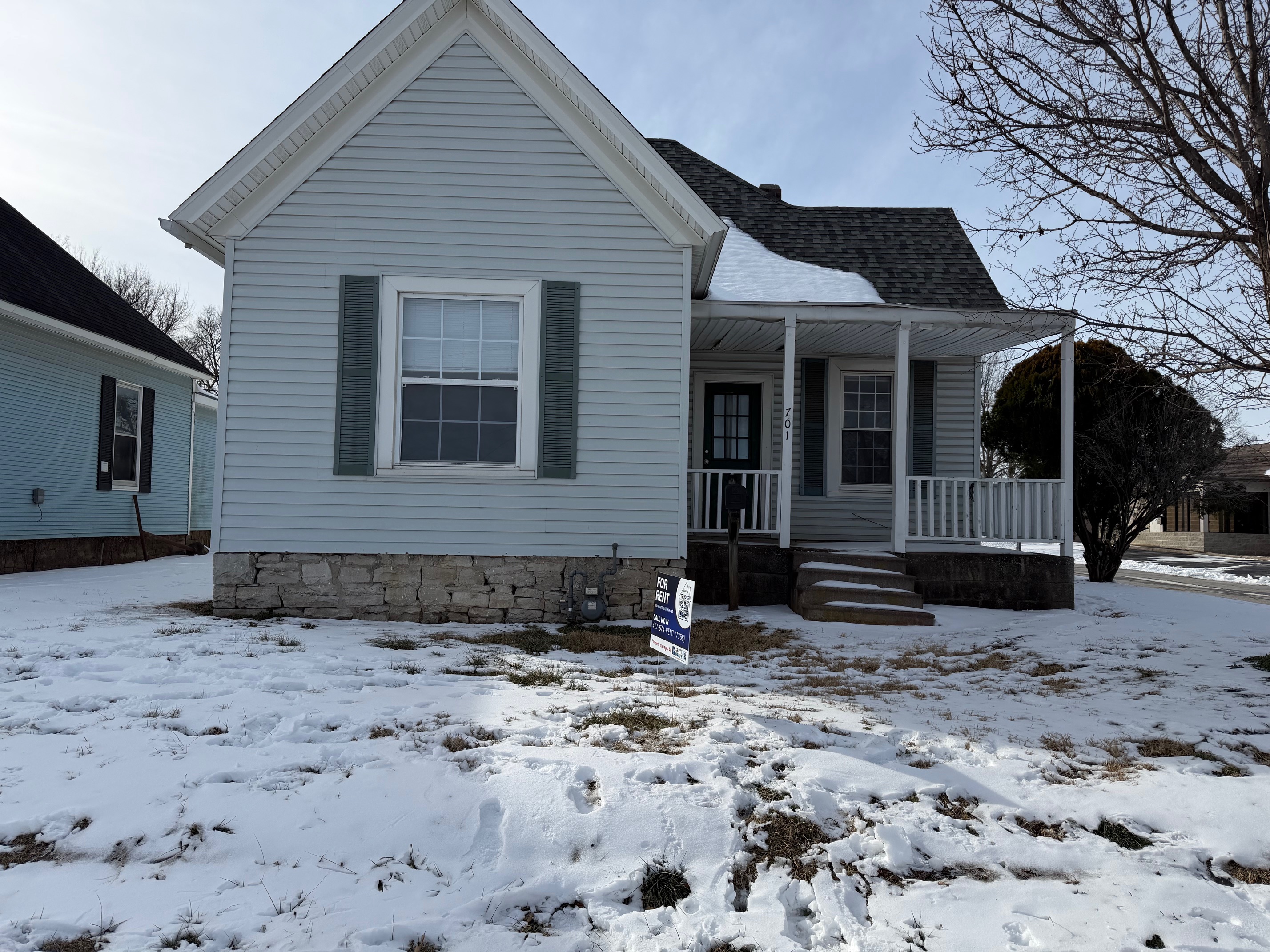 3BR / 1BA - Spacious Bungalow