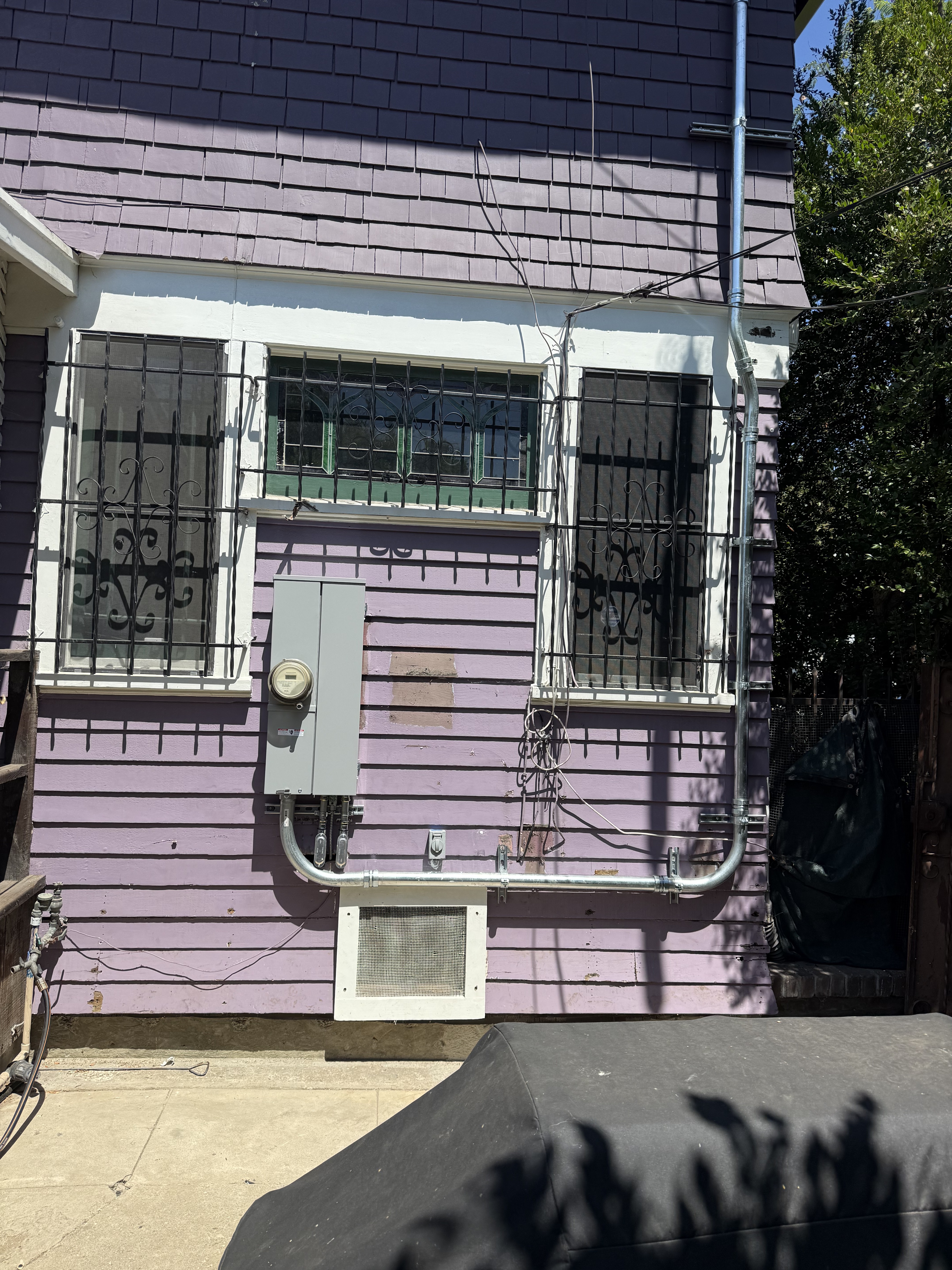 Pineda Energy Solutions - electrical panel installation