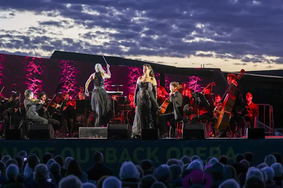 8 Day Longreach, Winton & Outback Opera Tour