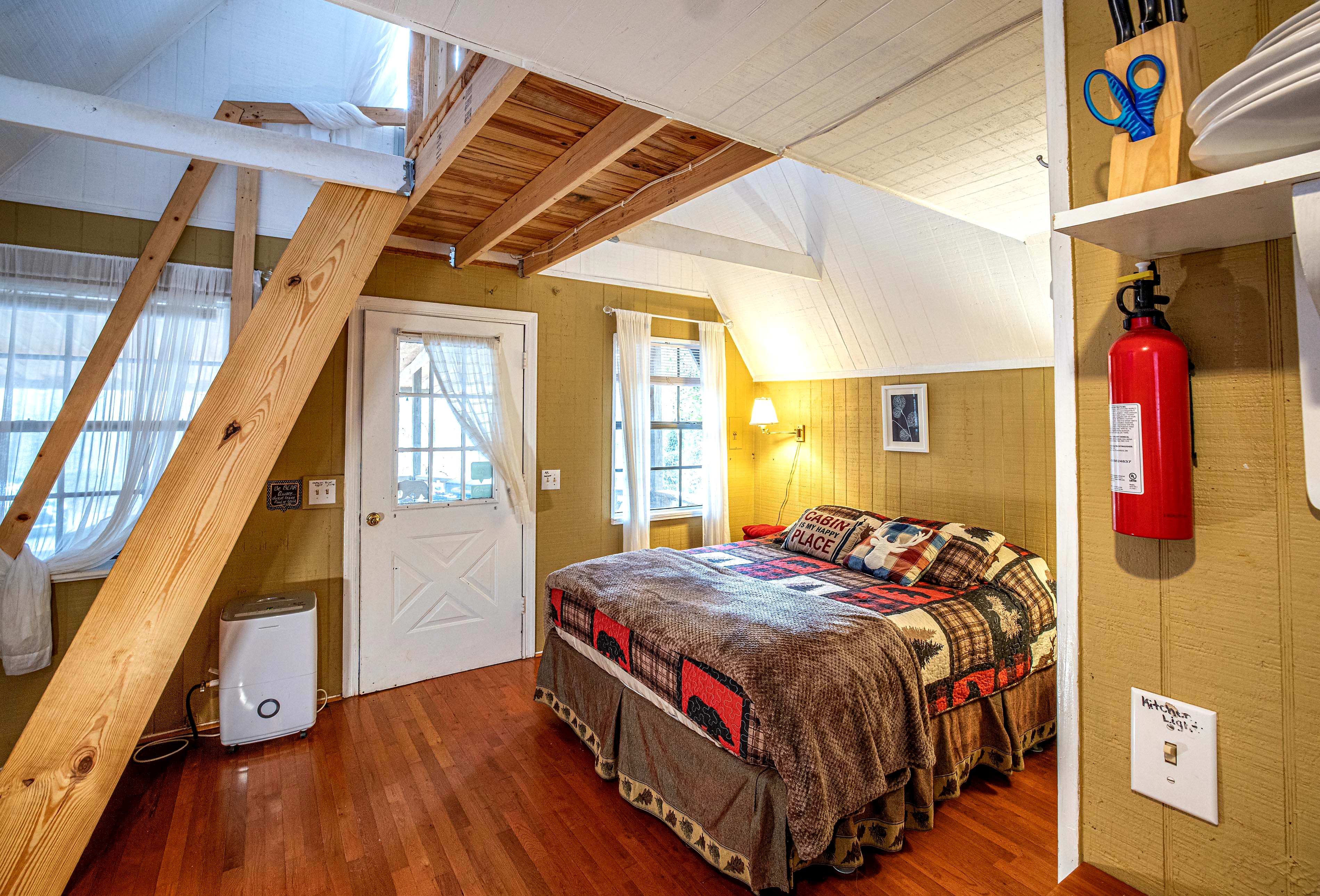 Hilltop Loft cabin rental Helen GA โ living area