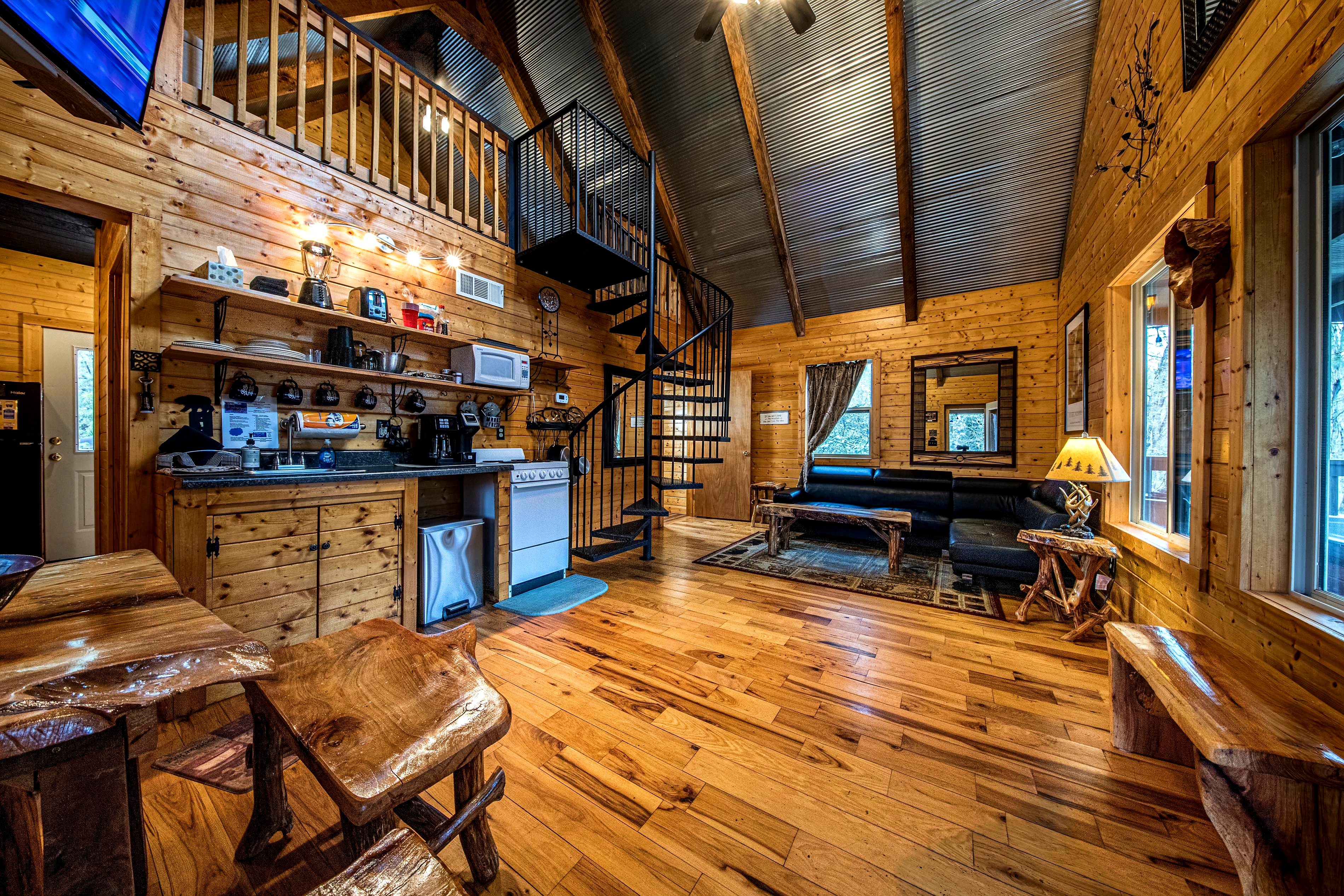 Riverview Cabin cabin rental Helen GA — bedroom