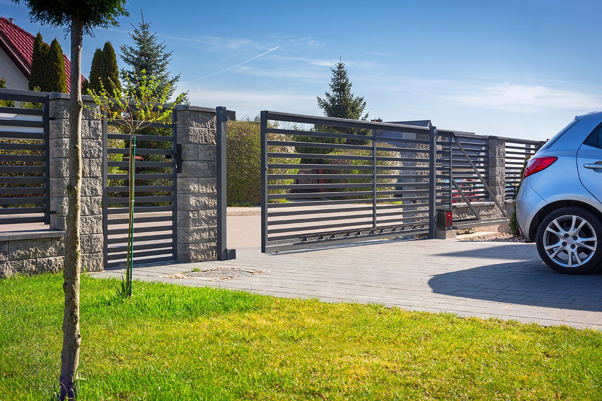 Automated sliding gate