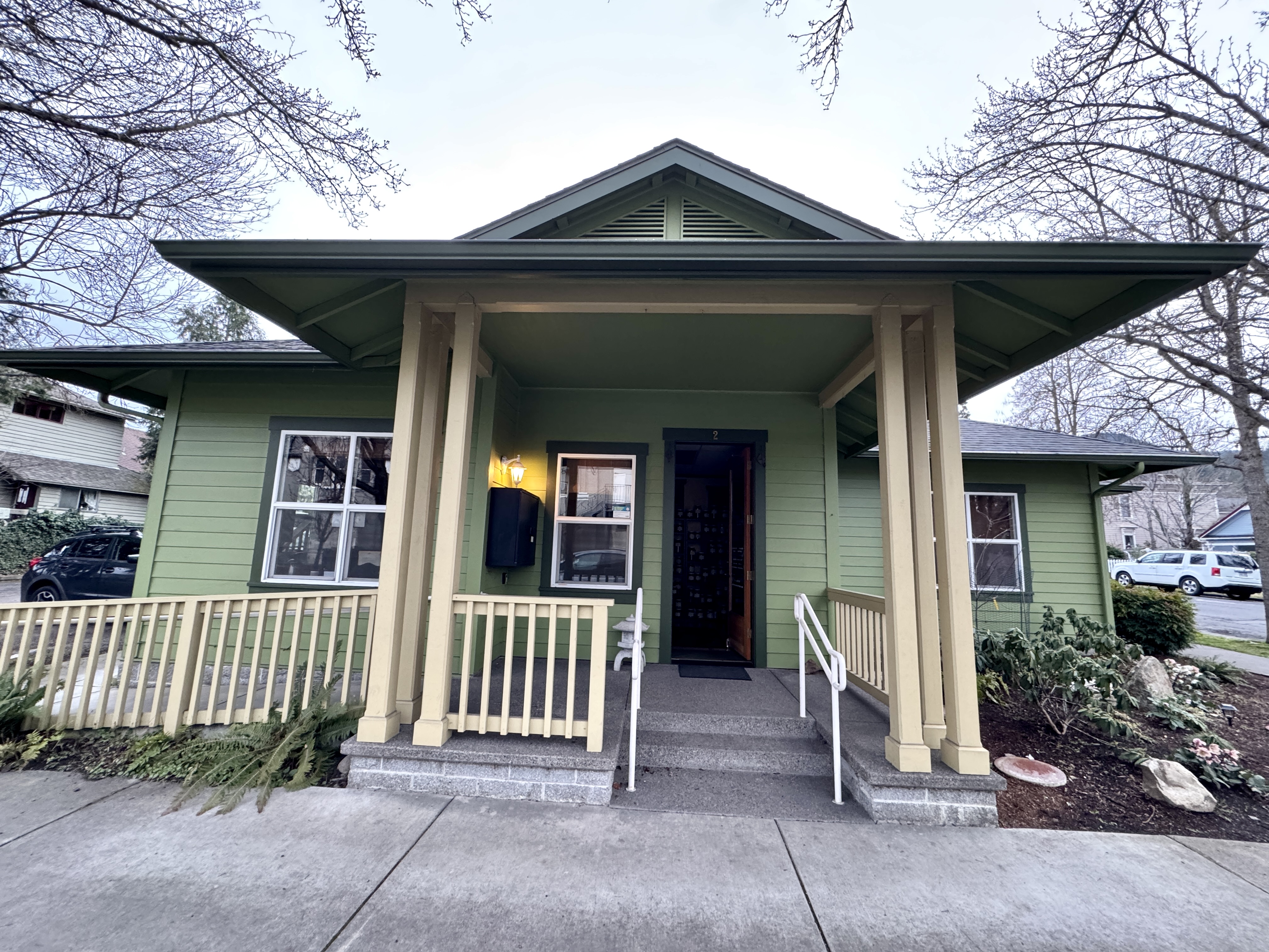 Front entrance of Equinox Acupuncture & Herbs clinic in Ashland, Oregon