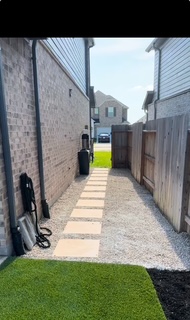Sideyard with pavers and turf