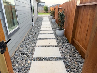 Sideyard stepping stones with river rock