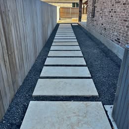 Sideyard pavers with black rock
