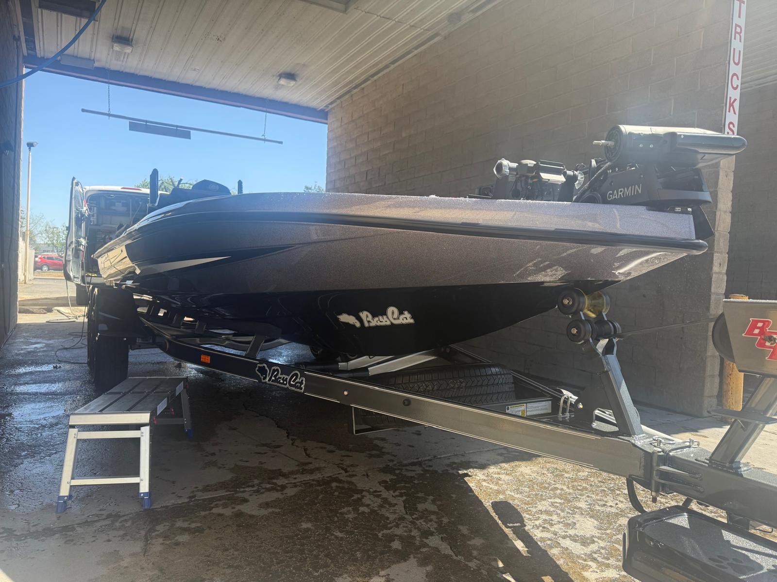 Bass Cat bass boat - deep metallic flake ceramic coated finish