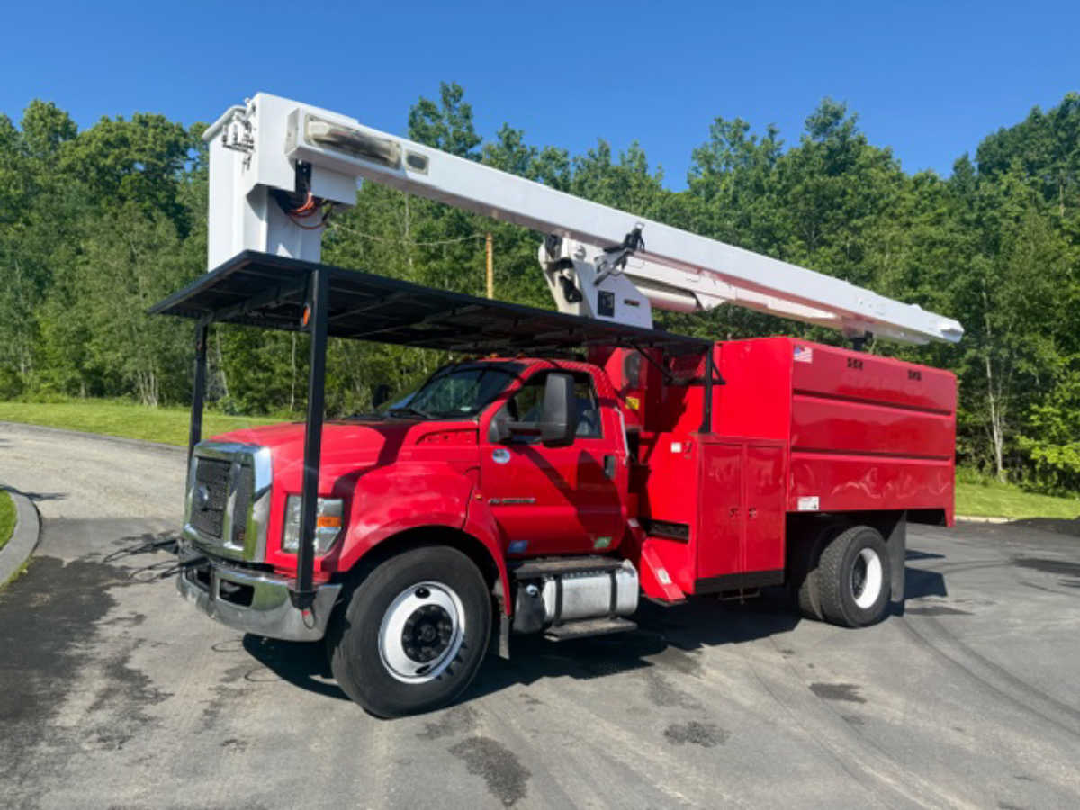 2017 Ford F-750 UNDER CDL Chip Dump Bucket Truck