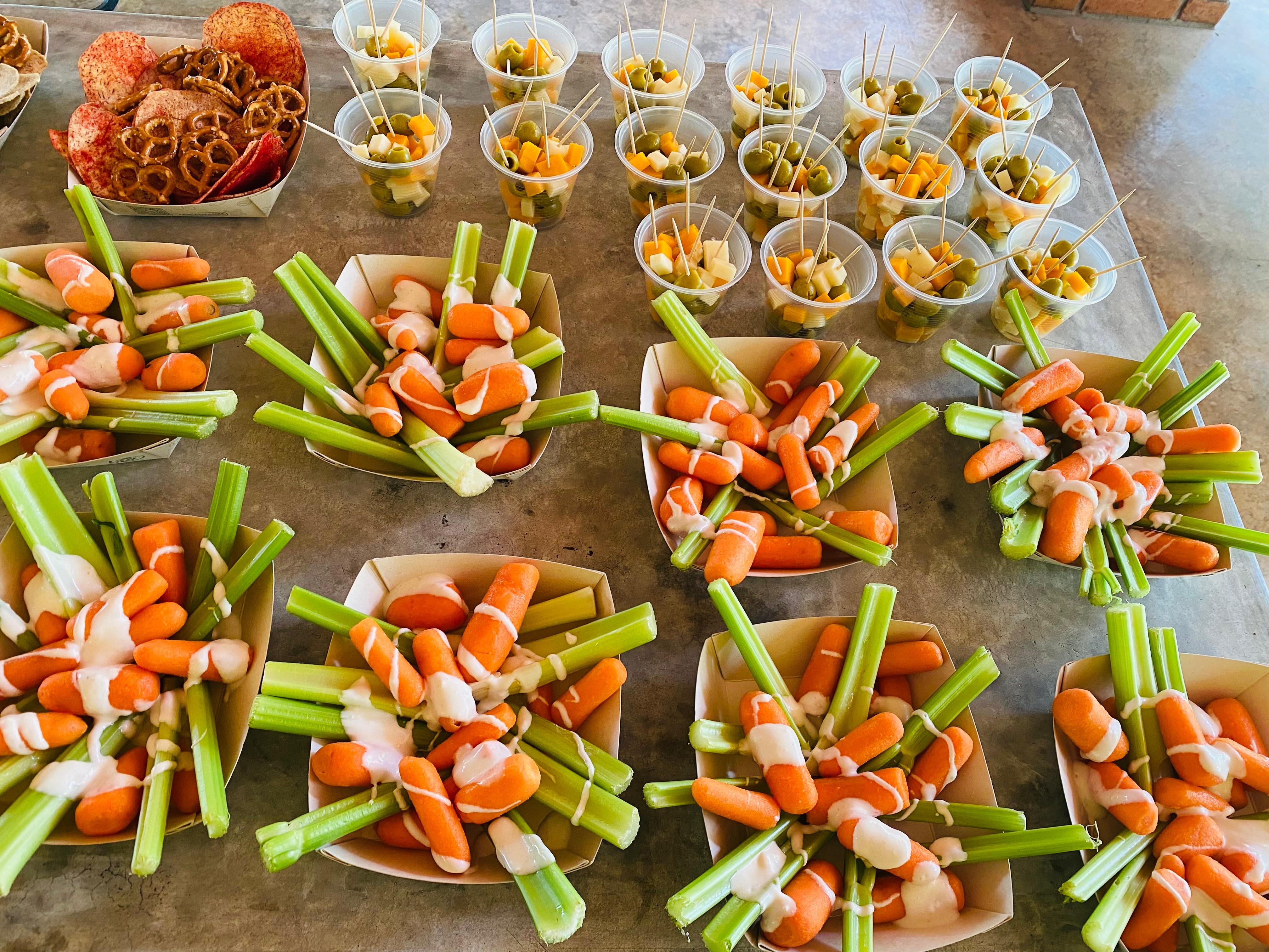 Bocadillos individuales y cups de queso para evento