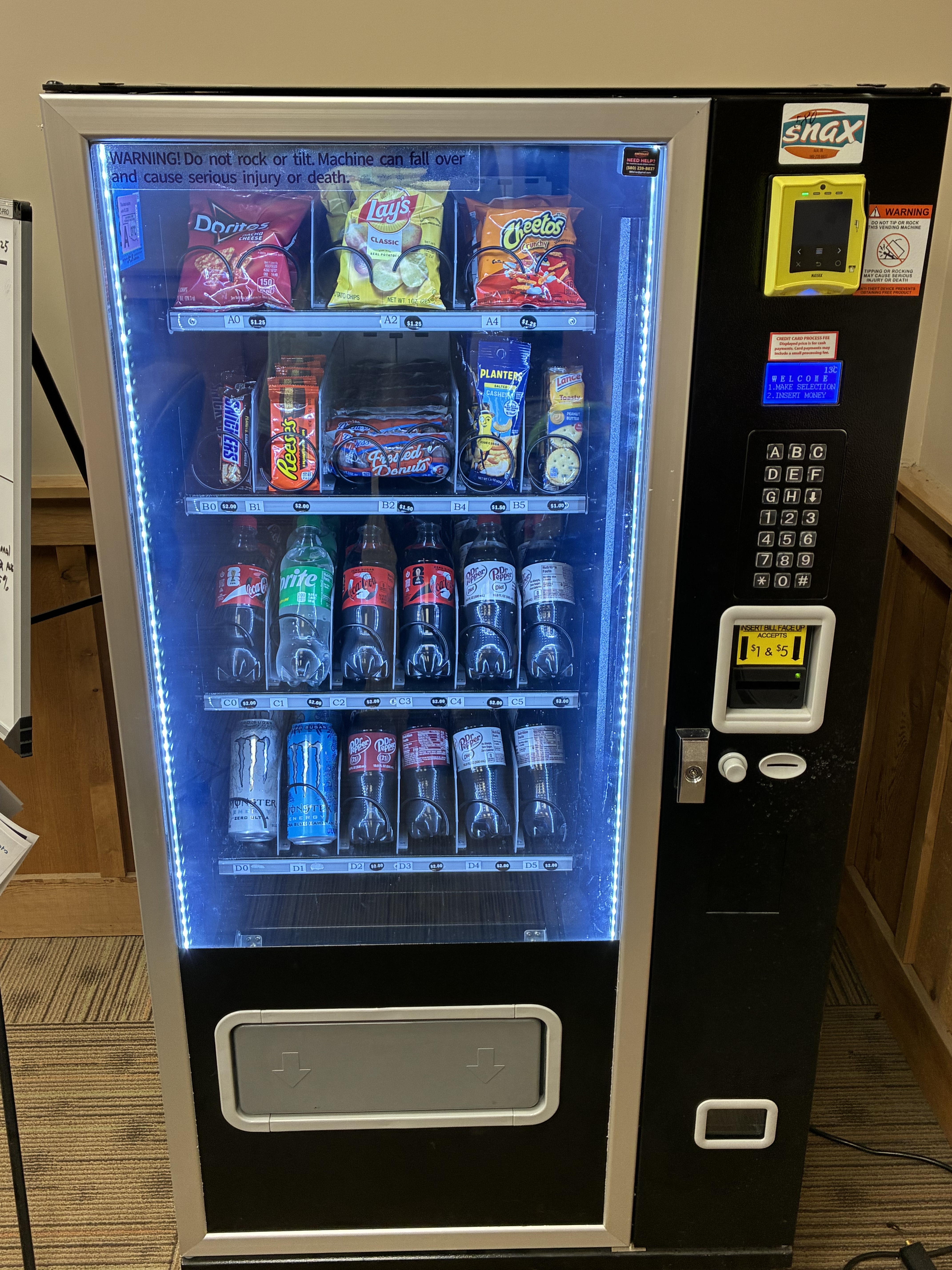 Snack and drink vending machine