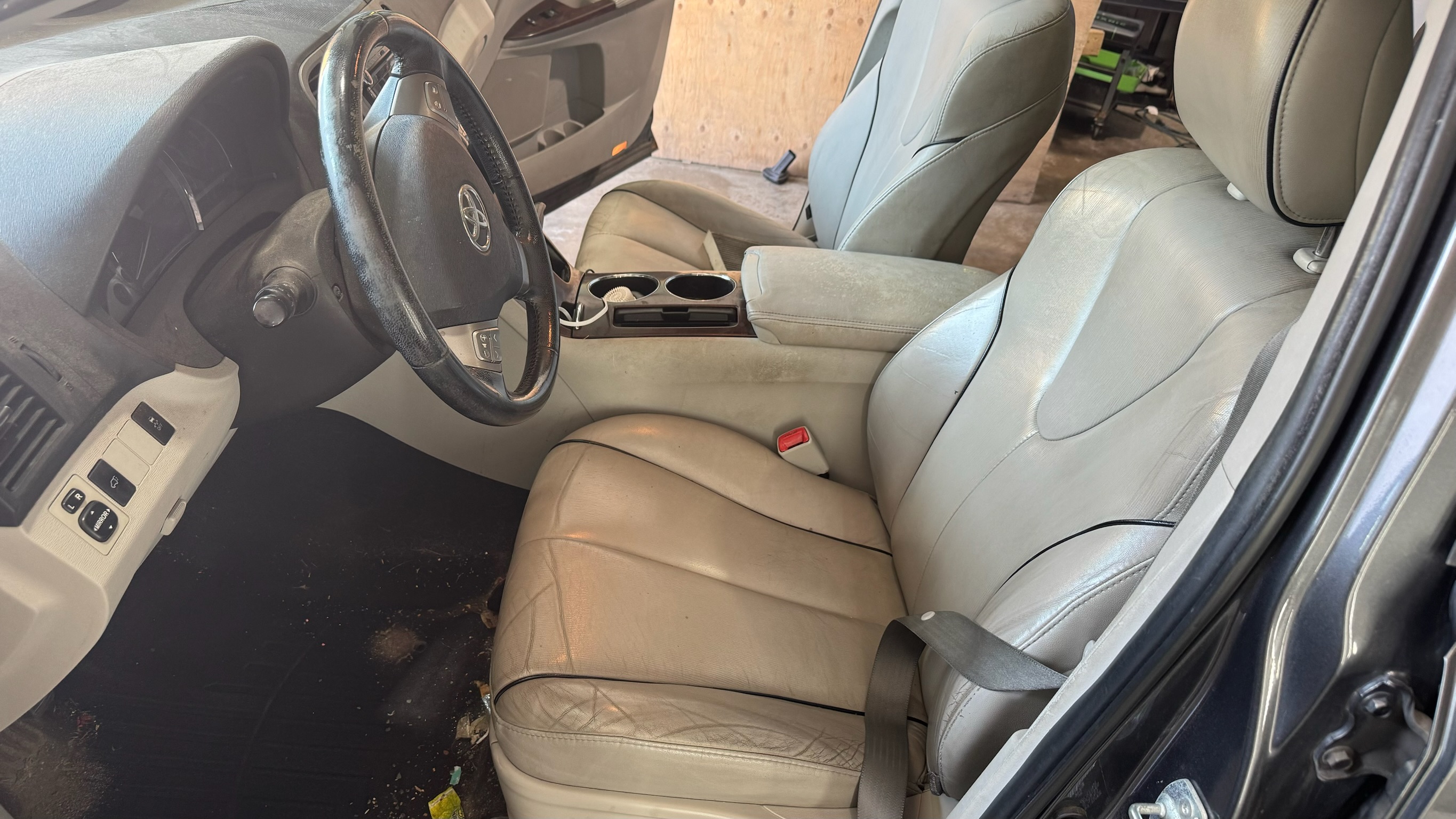 Avant — Lavage Luxe Intérieur — Toyota Venza
