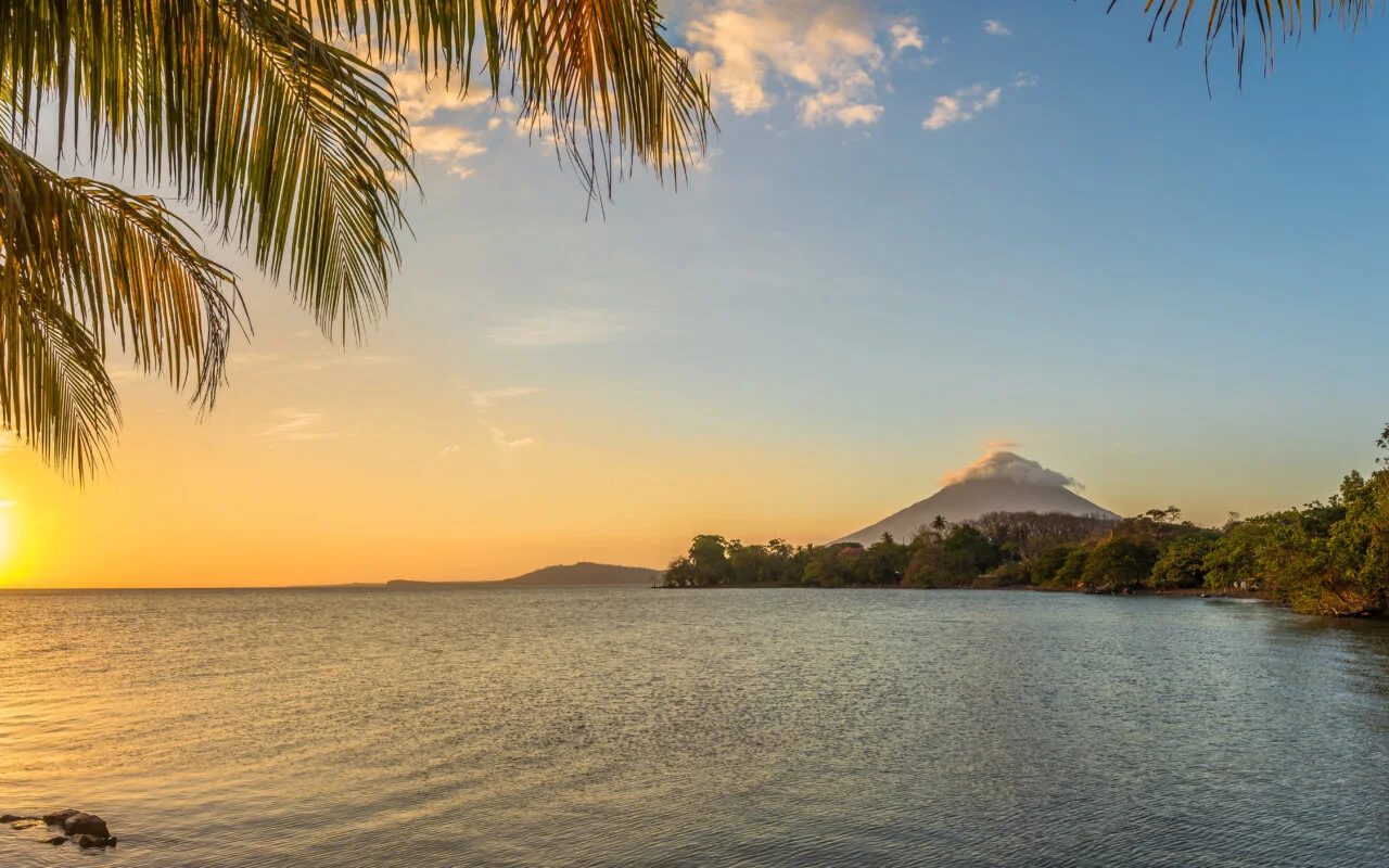 Lac Nicaragua avec volcan Concepción