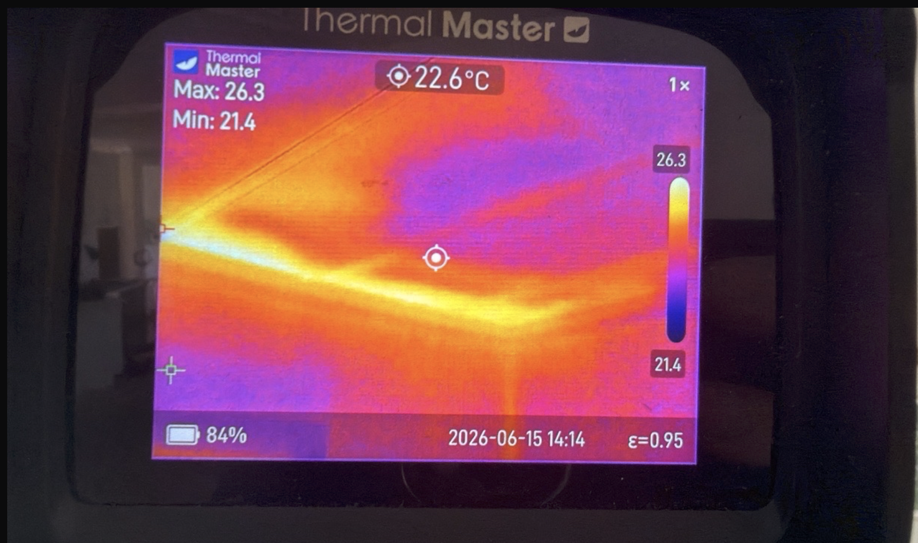 Thermal image showing missing insulation at attic perimeter