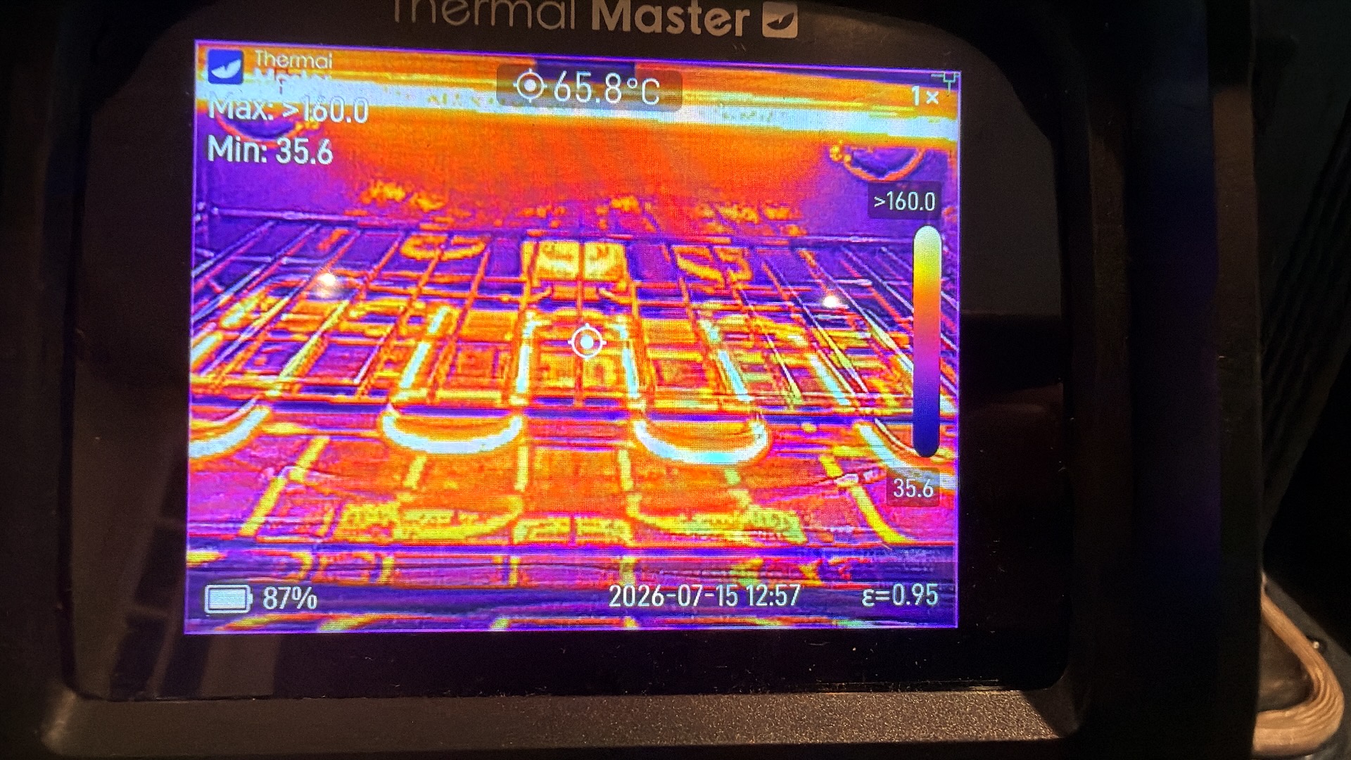 Thermal image of oven showing heat distribution