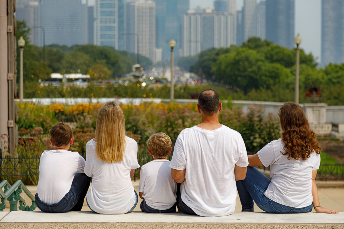 Family silhouette with Chicago skyline