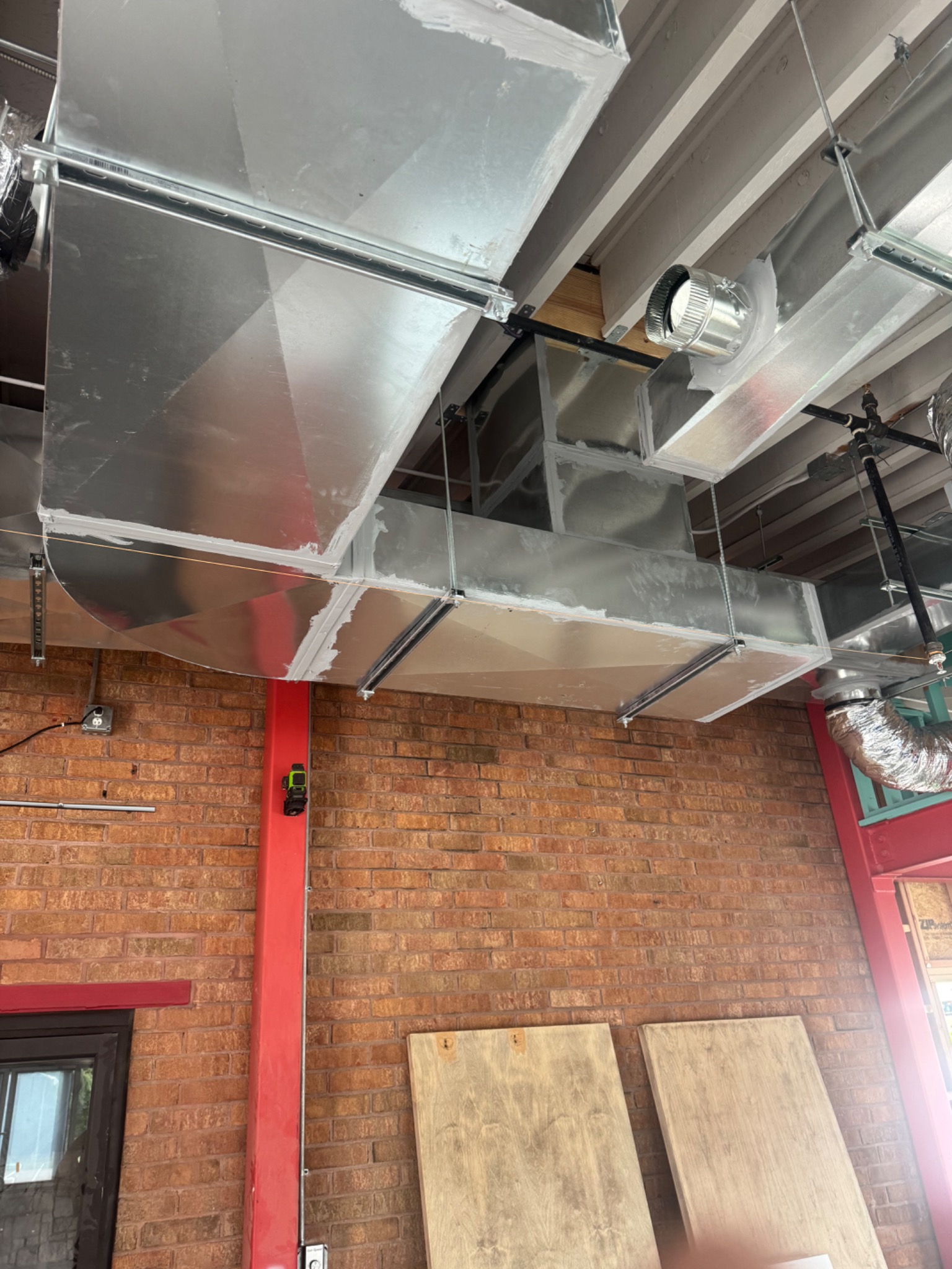 Rectangular ductwork transitions and offsets — commercial installation