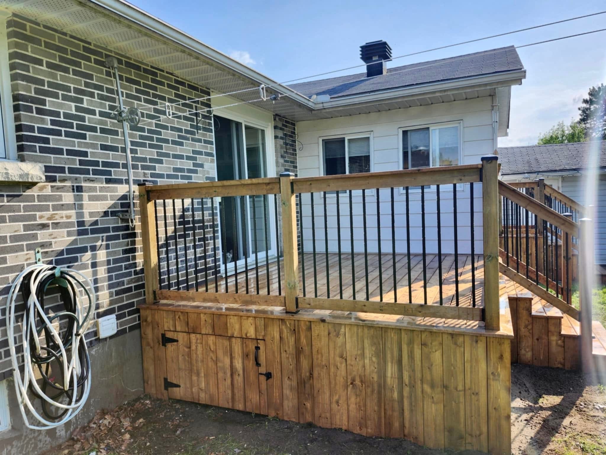 Deck with built-in storage and aluminum balusters