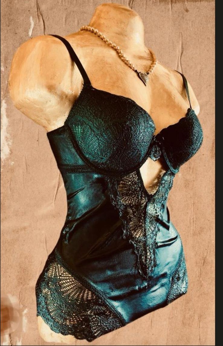 Bust with teal lace lingerie and pearl necklace