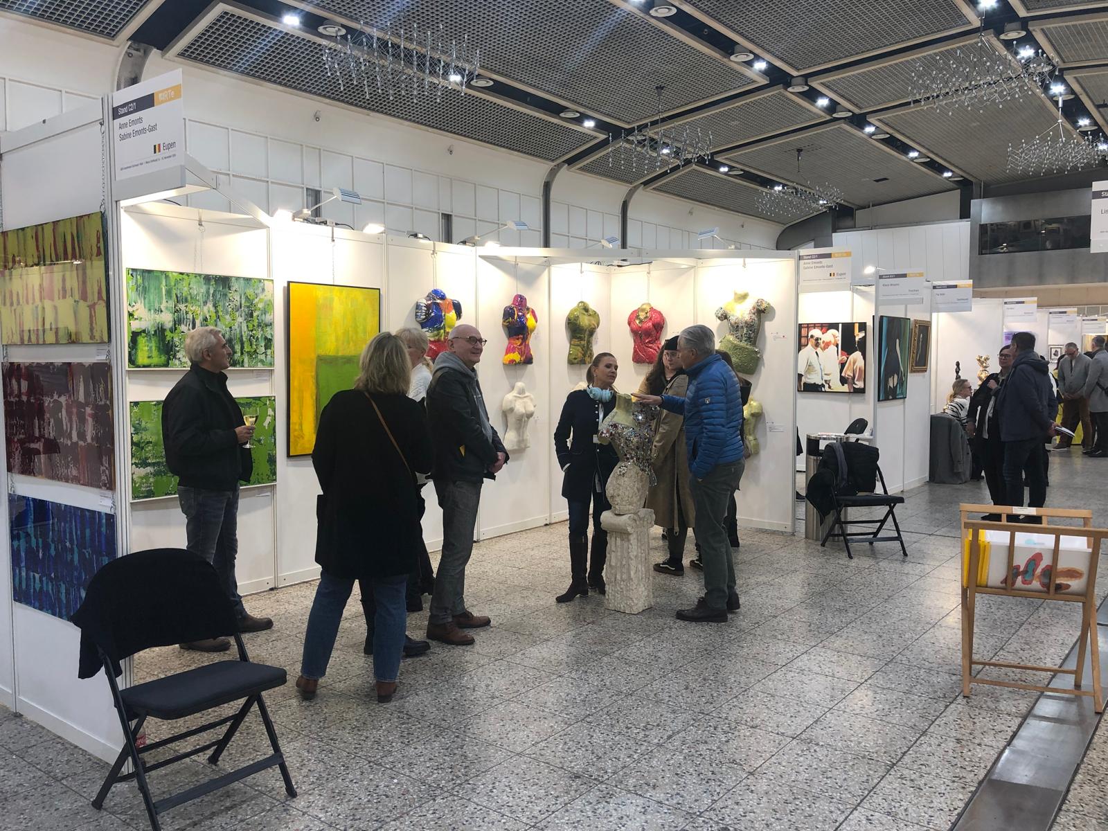 Anne's booth at ARTe Kunstmessen Dortmund with visitors admiring sculptures