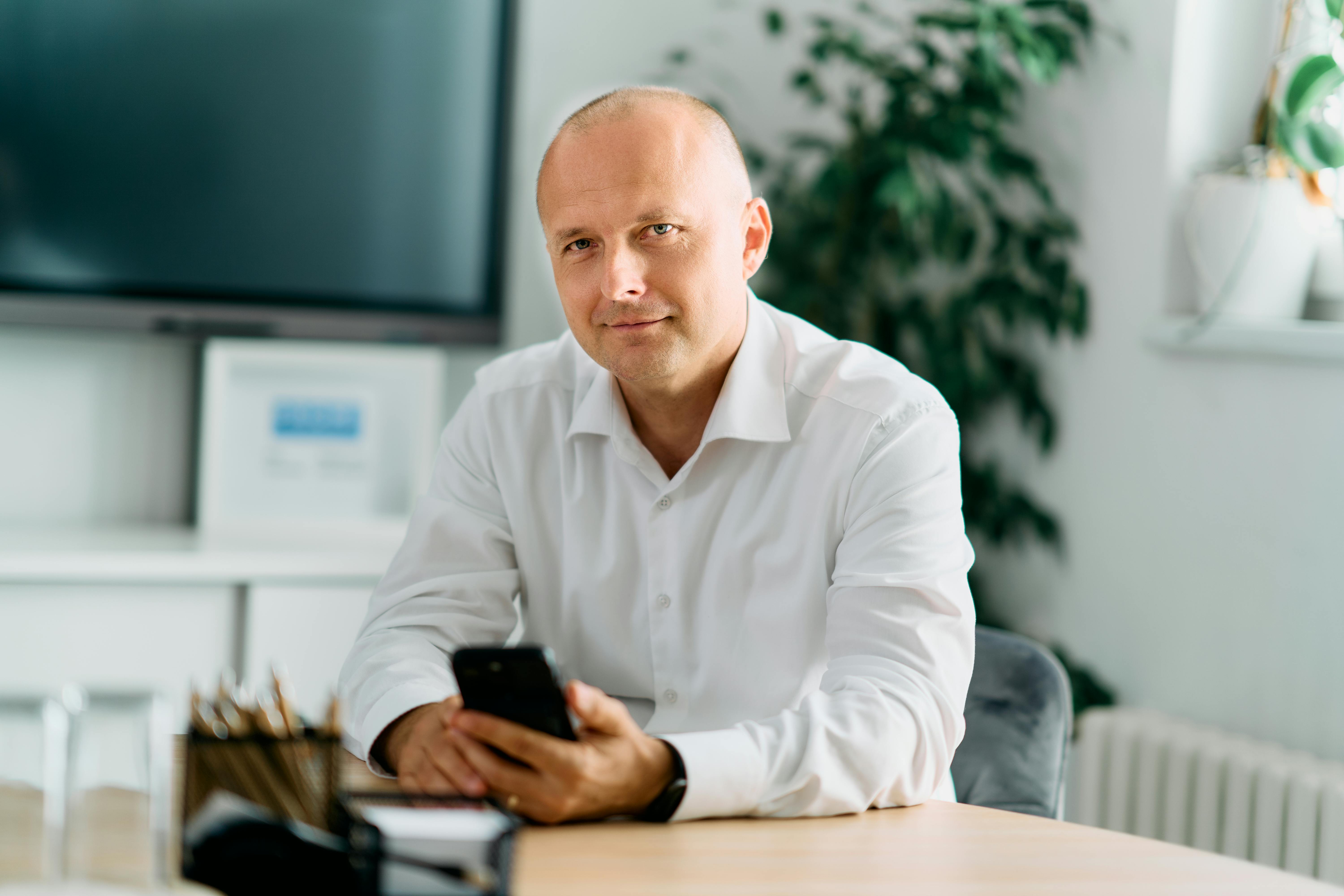 Person i kontorsmiljö – Habitech FAQ