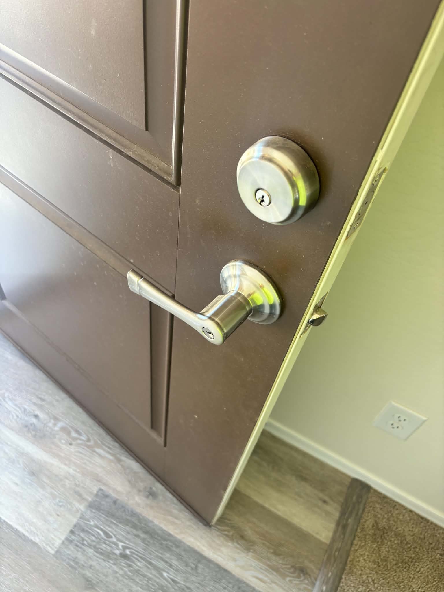 Door Lever & Deadbolt