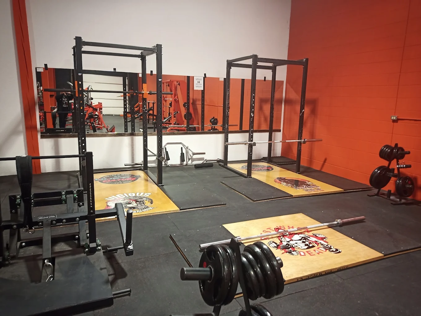 Power racks and lifting platforms