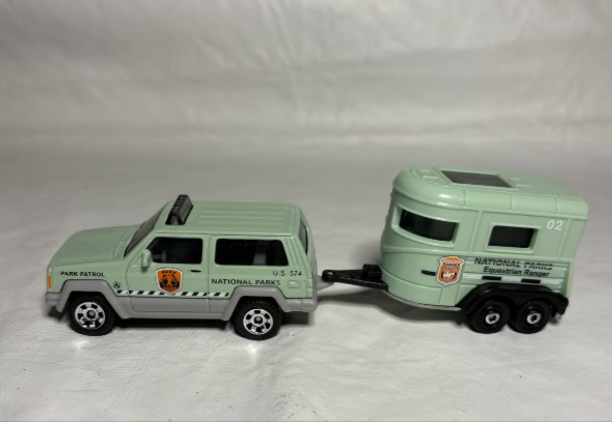 Matchbox National Parks Jeep Cherokee with Pony Trailer