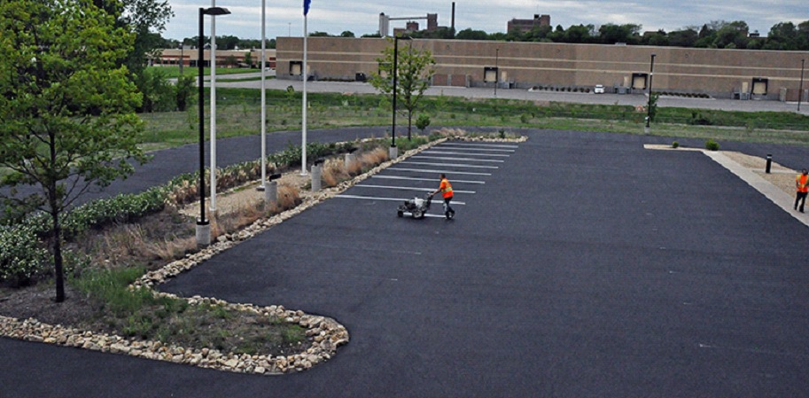 5 Things Every Homeowner Should Do to Maintain an Asphalt Driveway