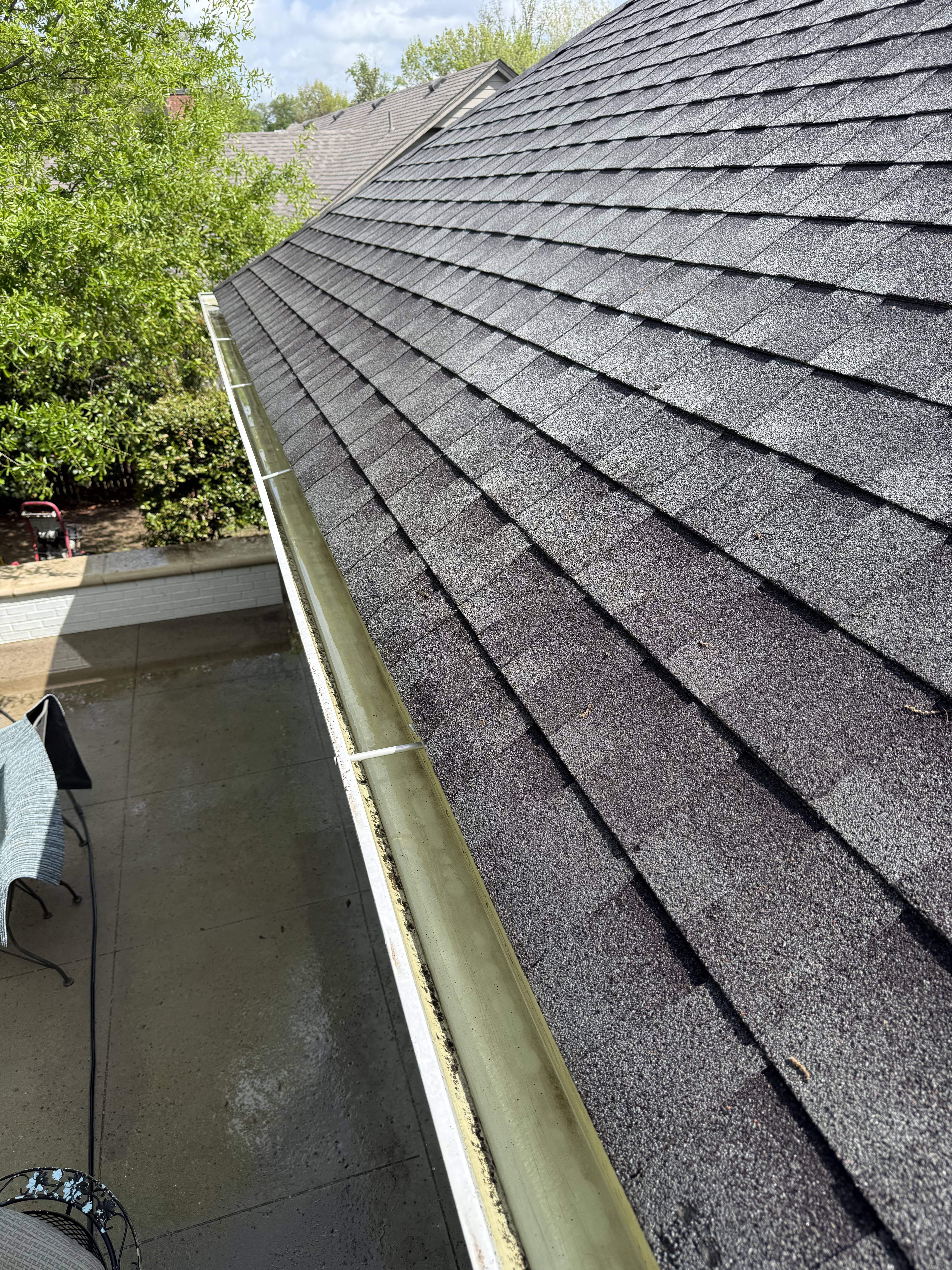 Clean gutter after professional cleaning service