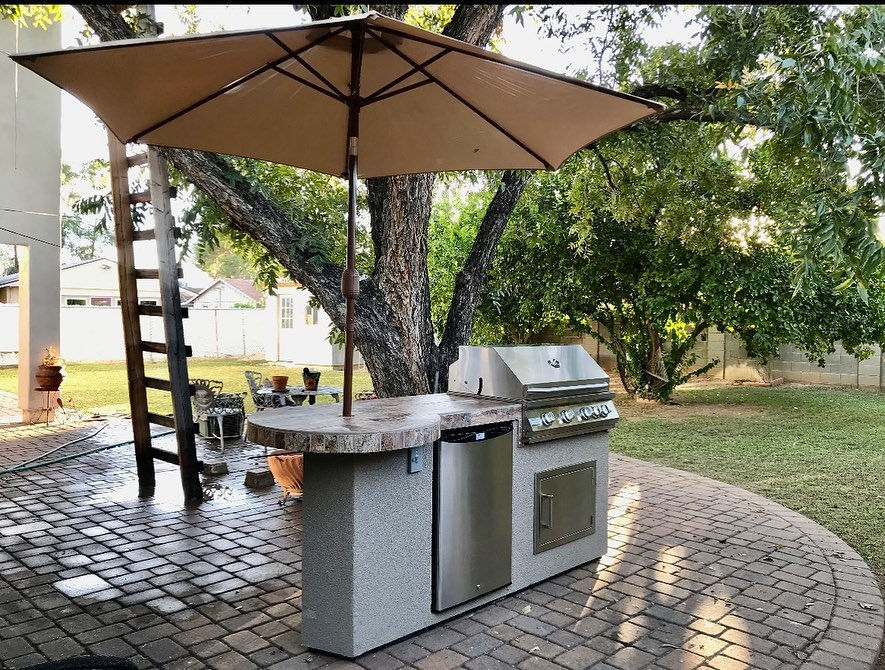 Kokomo Maui 7 Foot 6 Inch BBQ Island with 33 Inch Round Bar