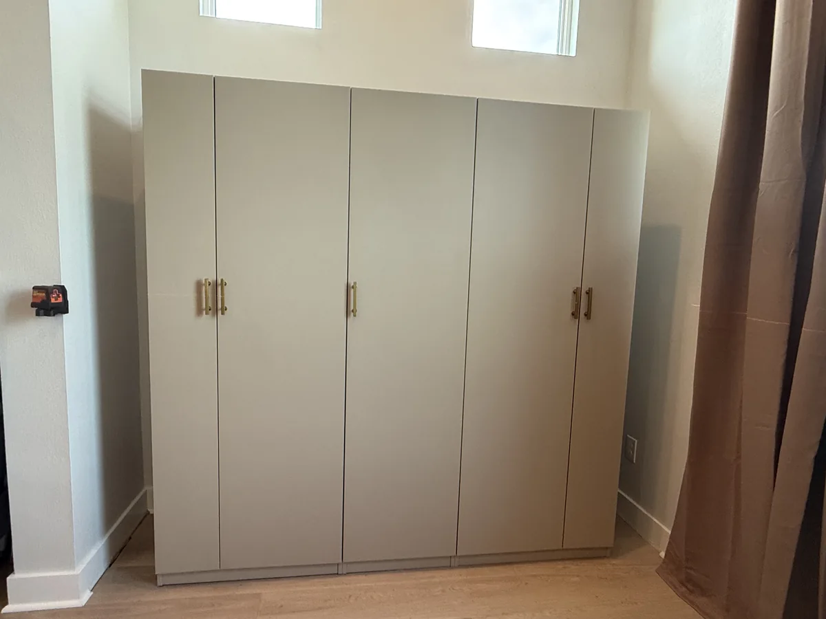 Completed furniture assembly