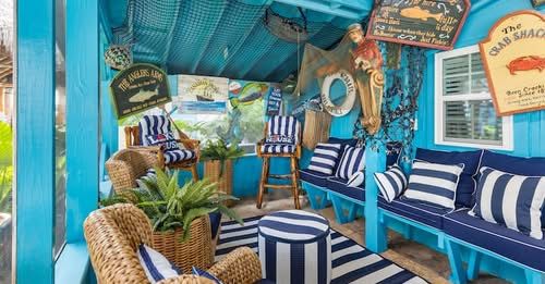 Patio & Lounging Areas