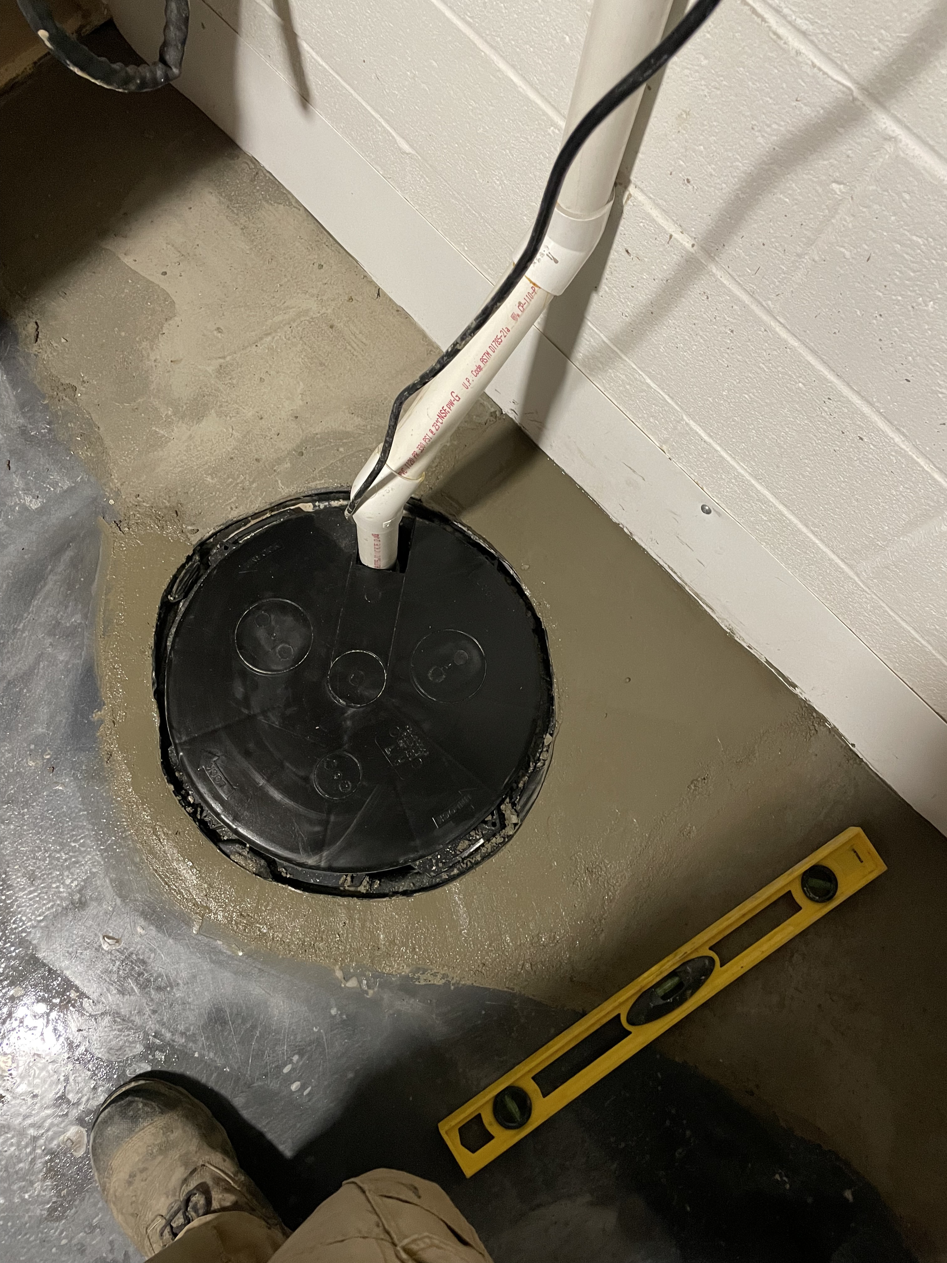 Sump pump crock with sealed lid and fresh cement